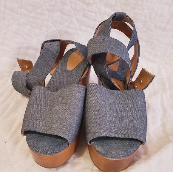 GAP Designer Edition shoes - Picture 1 of 3